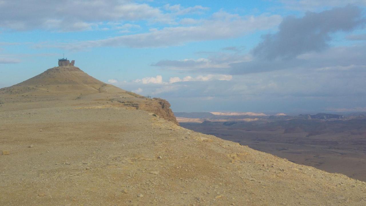 הבית ליד המצוק By The Cliff Mitzpe Ramon Exterior foto