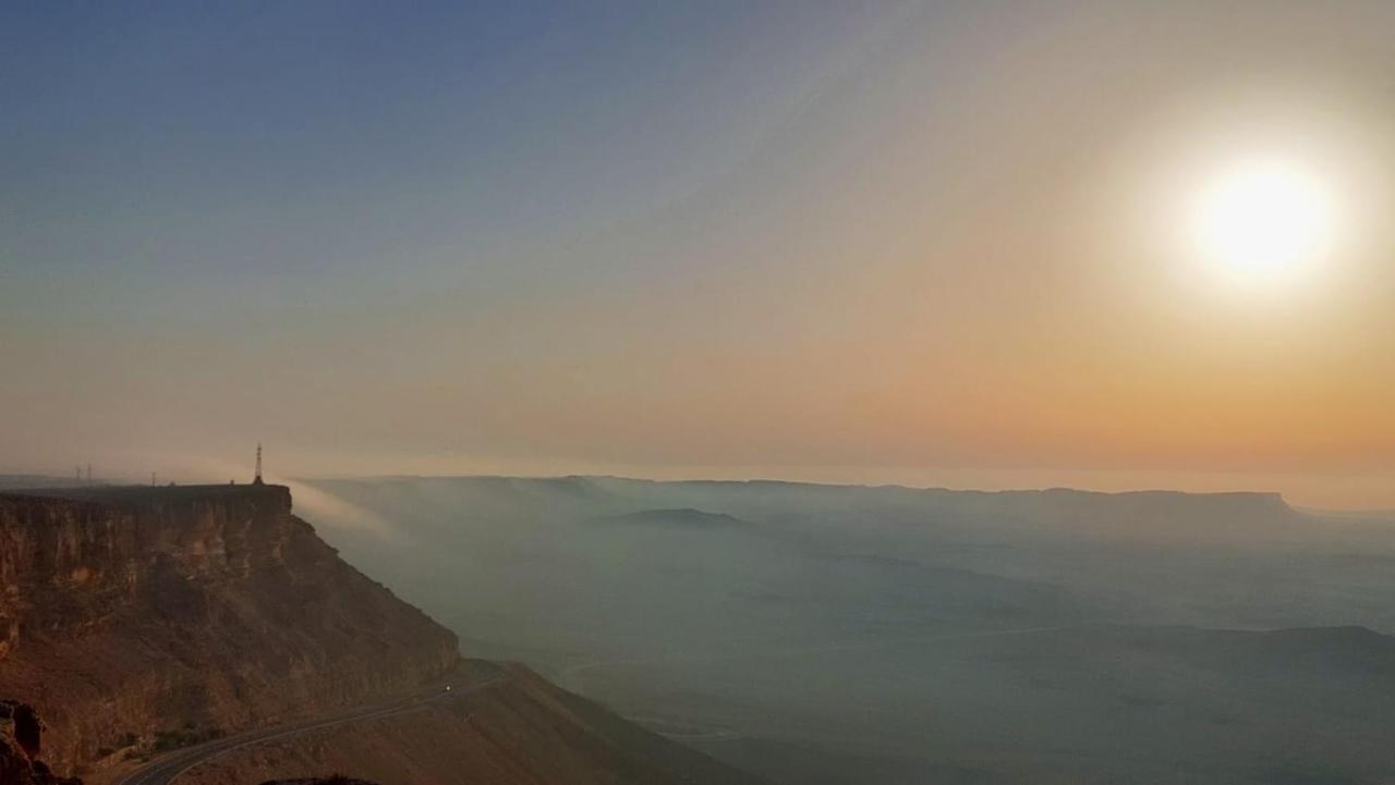 הבית ליד המצוק By The Cliff Mitzpe Ramon Exterior foto